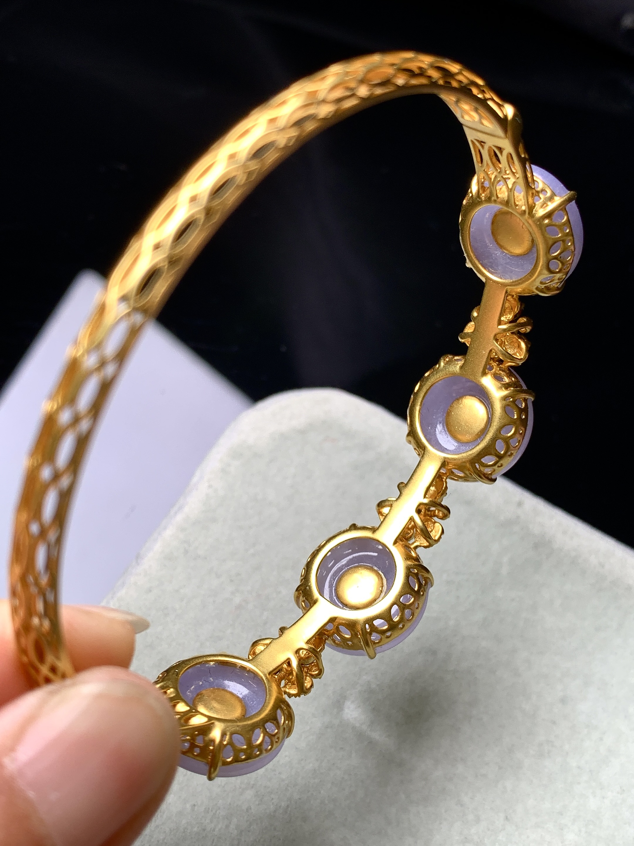 18k金钻镶嵌紫罗兰平安扣手镯 玉质细腻 色泽艳丽清新 水润亮眼 圈口58.5 裸石尺寸13.5*3x2