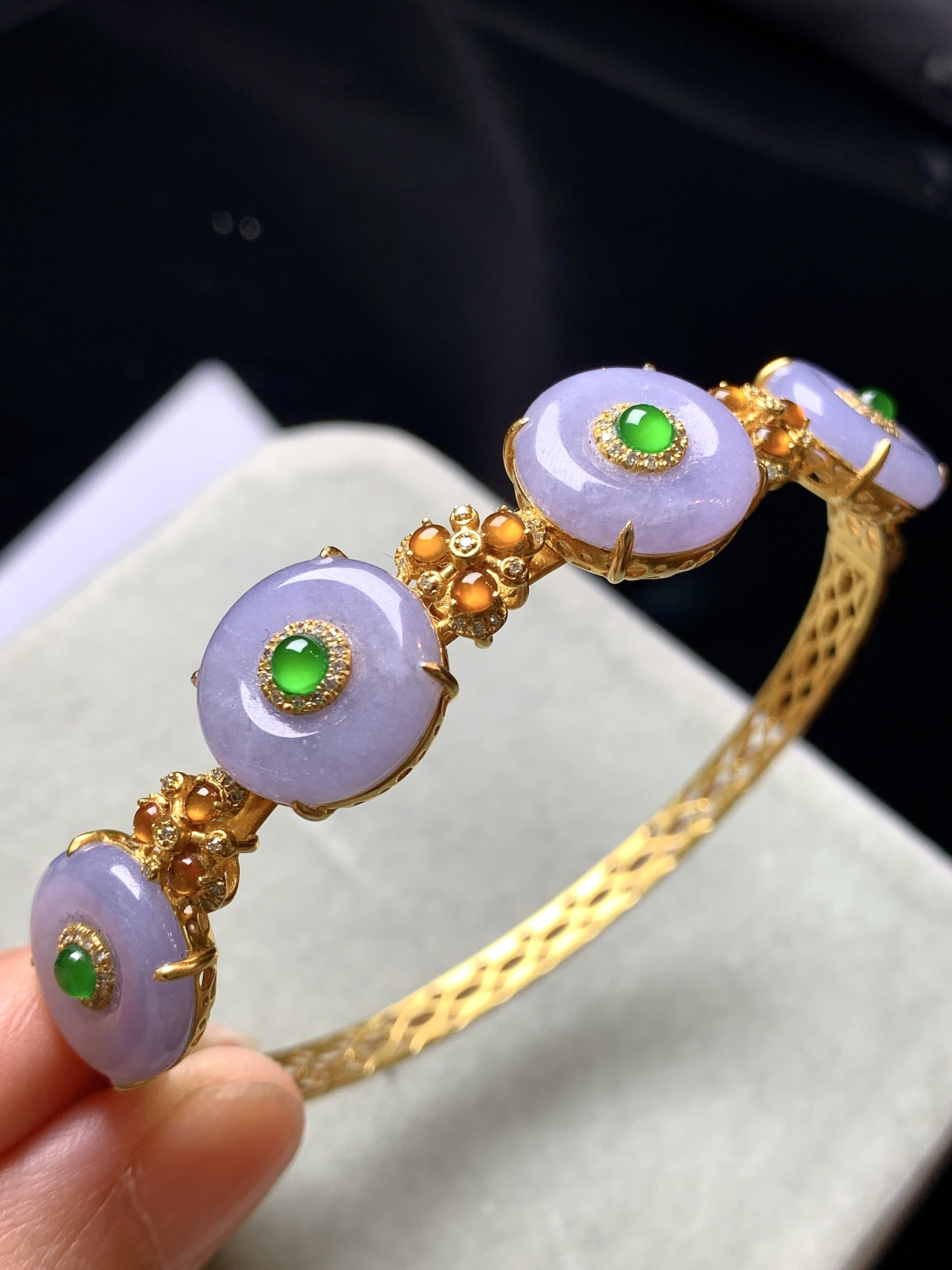 18k金钻镶嵌紫罗兰平安扣手镯 玉质细腻 色泽艳丽清新 水润亮眼 圈口58.5 裸石尺寸13.5*3x2