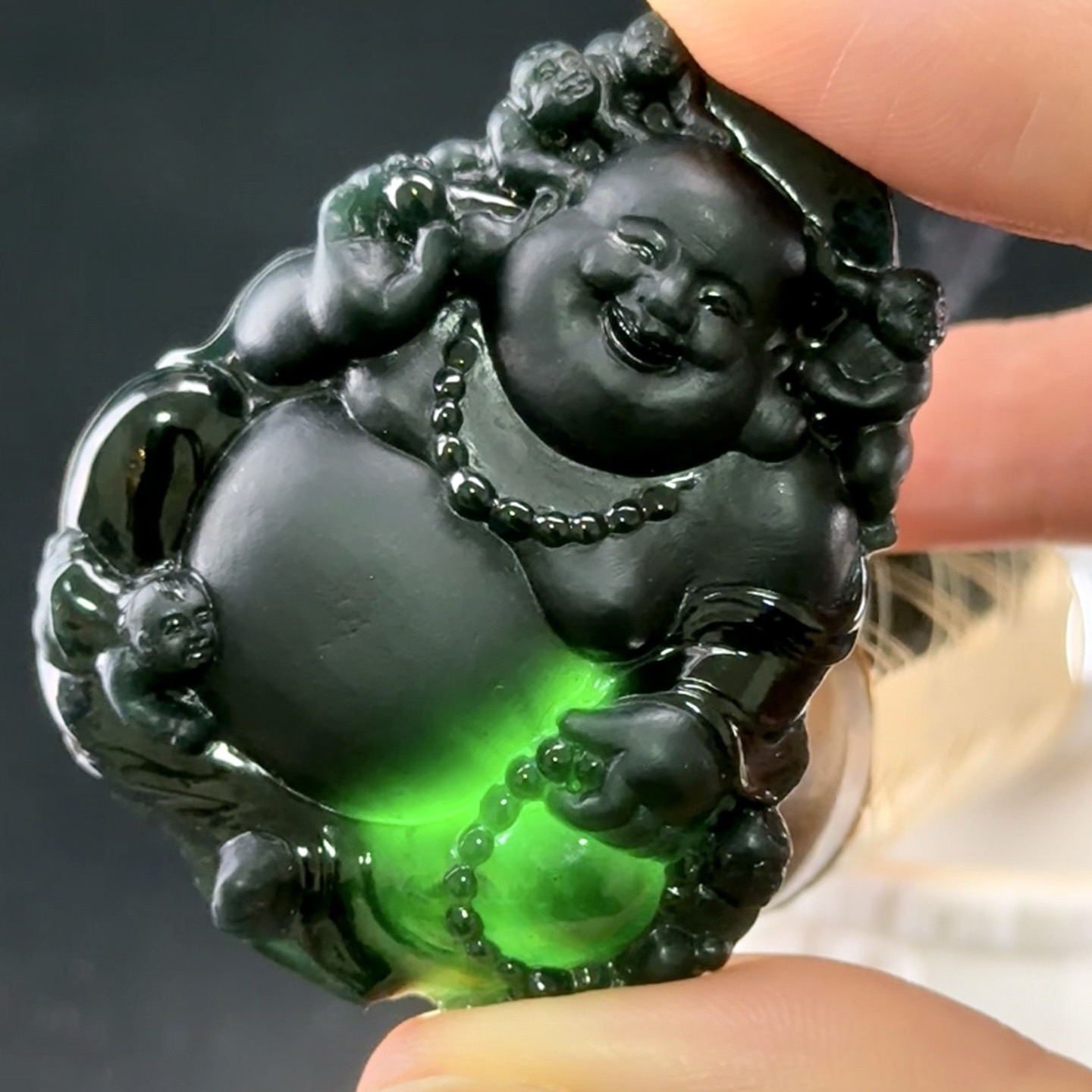 精品墨翠送子佛 种好色正 打灯通透 油性十足  尺寸48.3