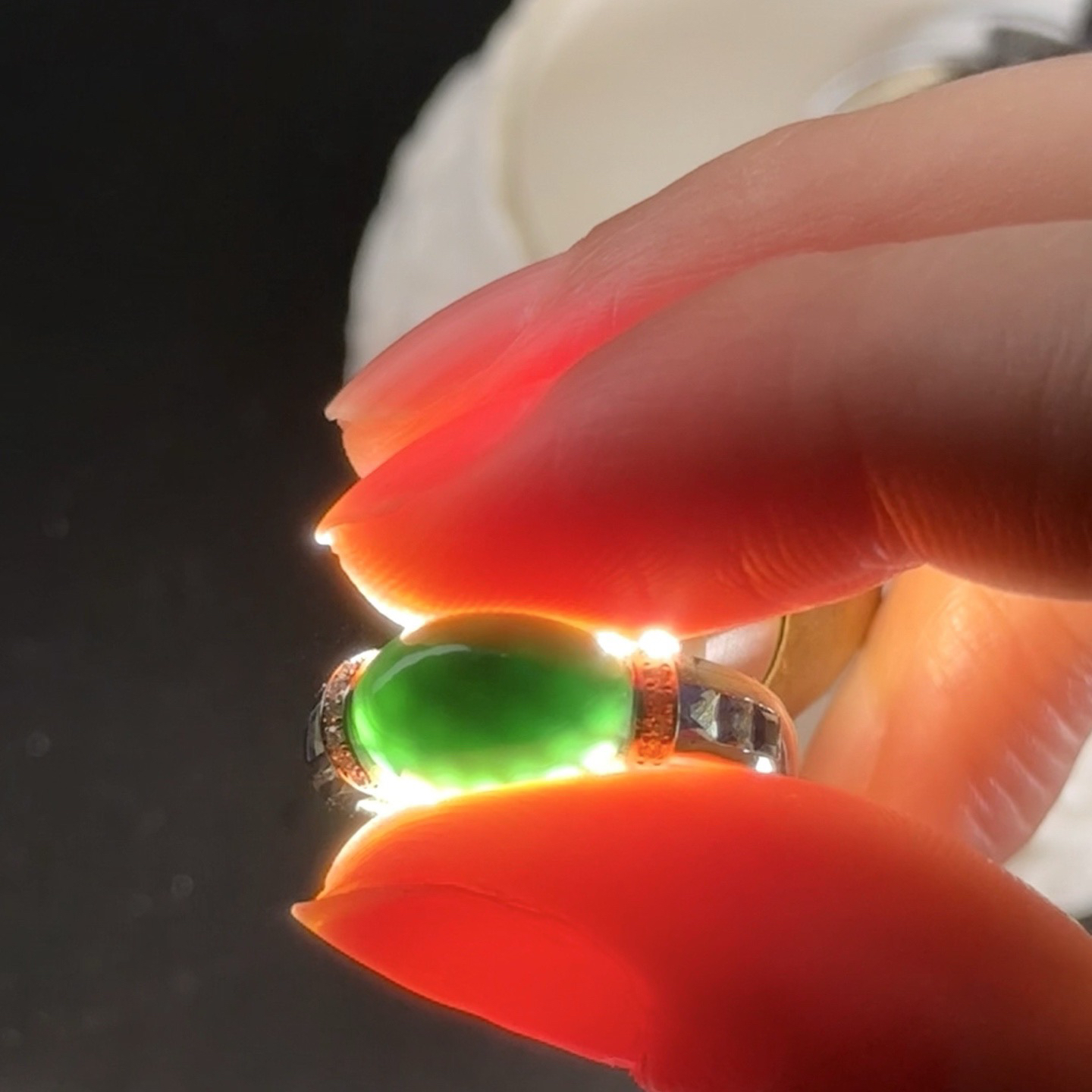 精品18k墨翠豪镶蛋面女戒 种好色正 黑度极好 打灯通透 重金豪镶有质感 尺寸11.6