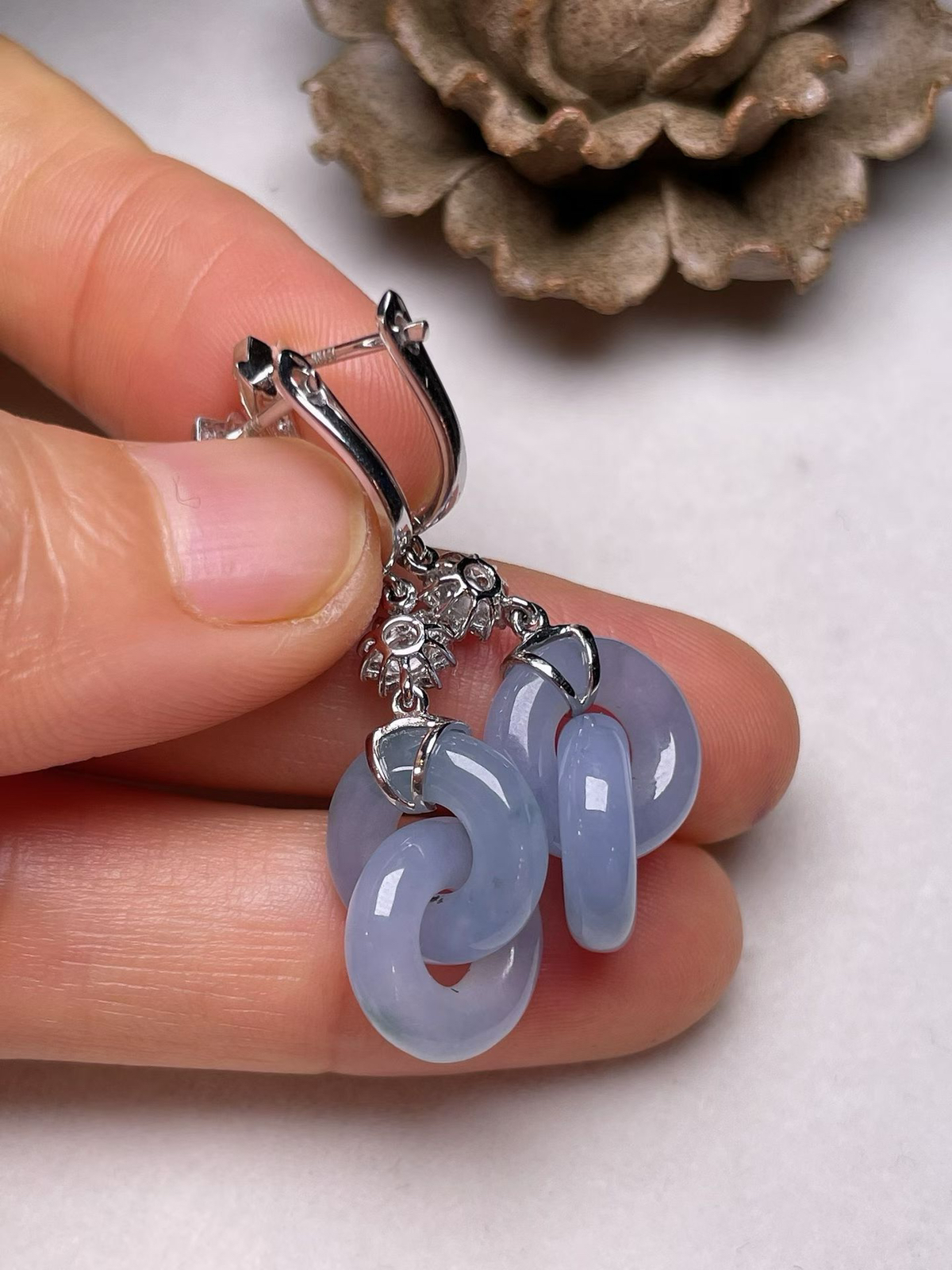 冰糯种紫罗兰平安扣耳坠、真金真钻镶嵌，种水好，玉质细腻 .裸石尺寸 12.3*