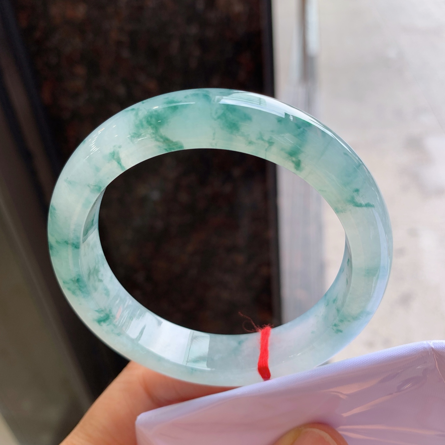 正圈冰种飘花，无裂，尺寸：57.5/12.6/9，版型好