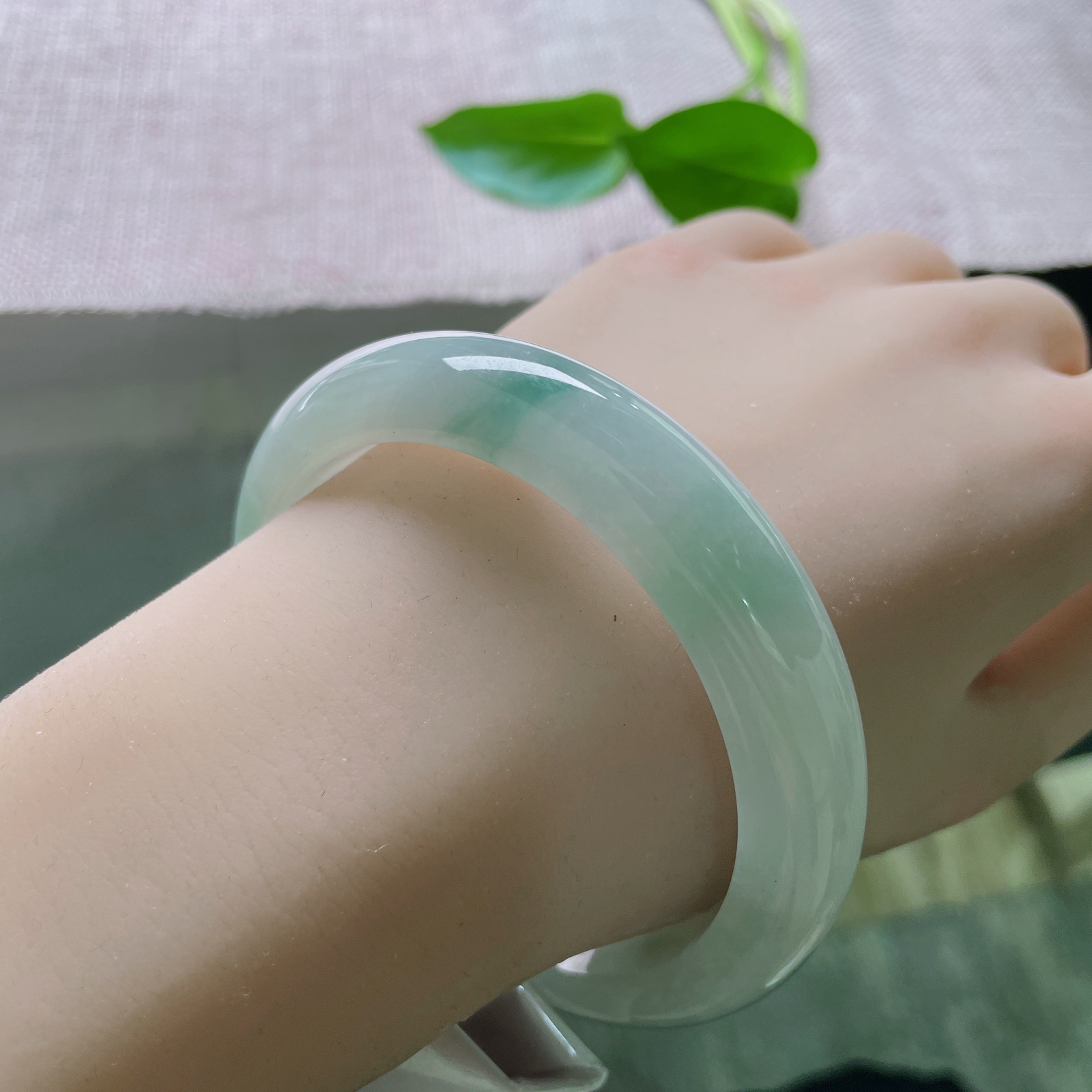 60/12.5/8.6，飘花正圈，水头好，种老，大圈口，上手经典大气，皮纹，ss49702a..