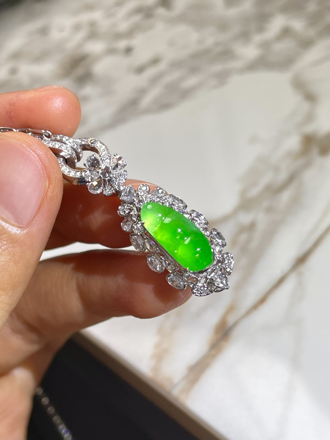 ️高冰种正阳绿福豆吊坠整体 30*11.5*9.5mm