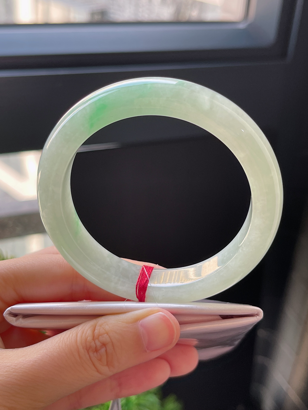 正圈56.5圈口，翡翠冰糯种飘绿手镯