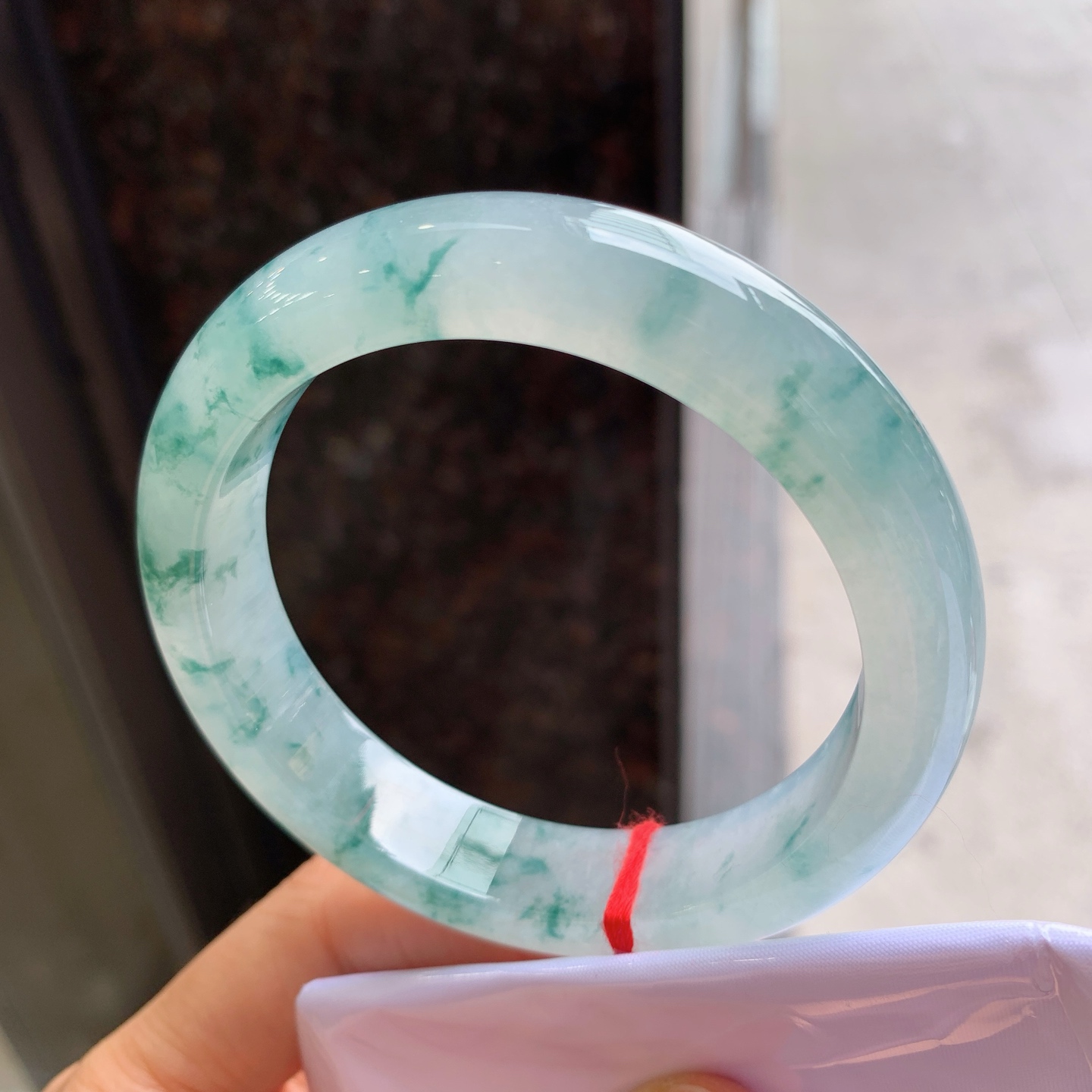 正圈冰种飘花，无裂，尺寸：57.5/12.6/9，版型好