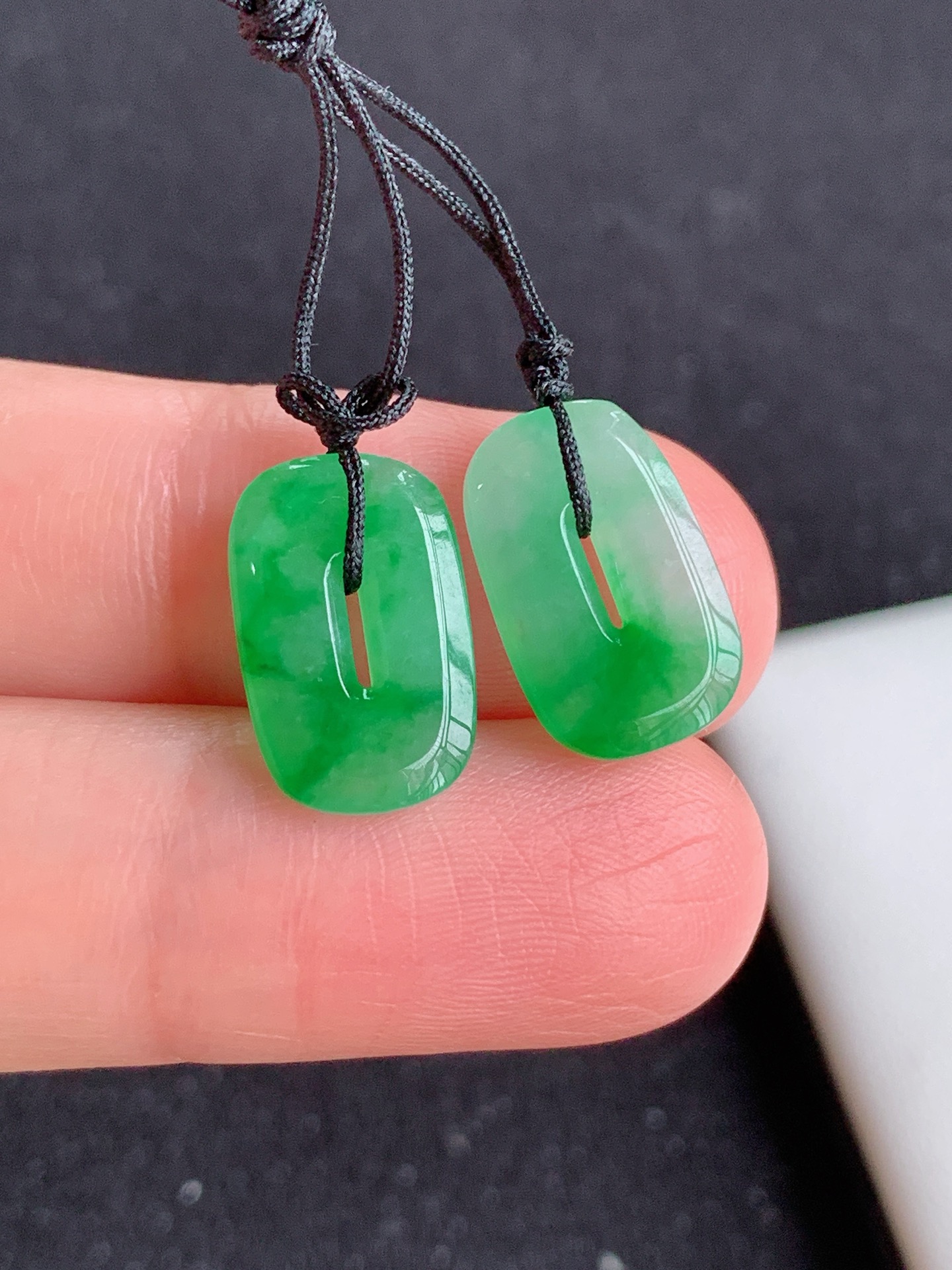 ️，冰飘绿方糖，无裂，裸石尺寸：14.4/9/2.4