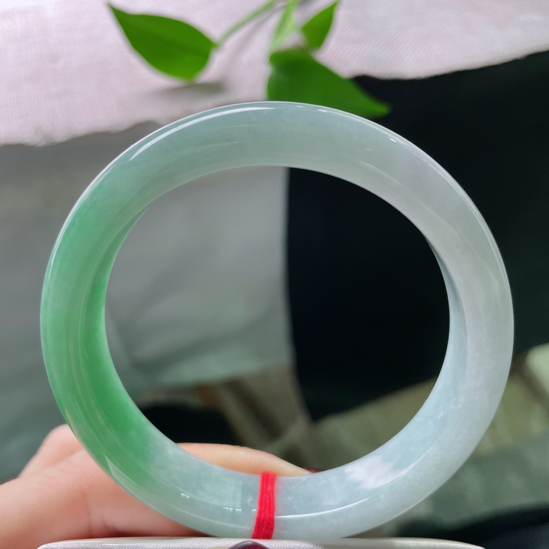 57.8/12.8/8.2绿底正圈，青山绿水，水润，意境感满满，贵气，无裂，ss52225a