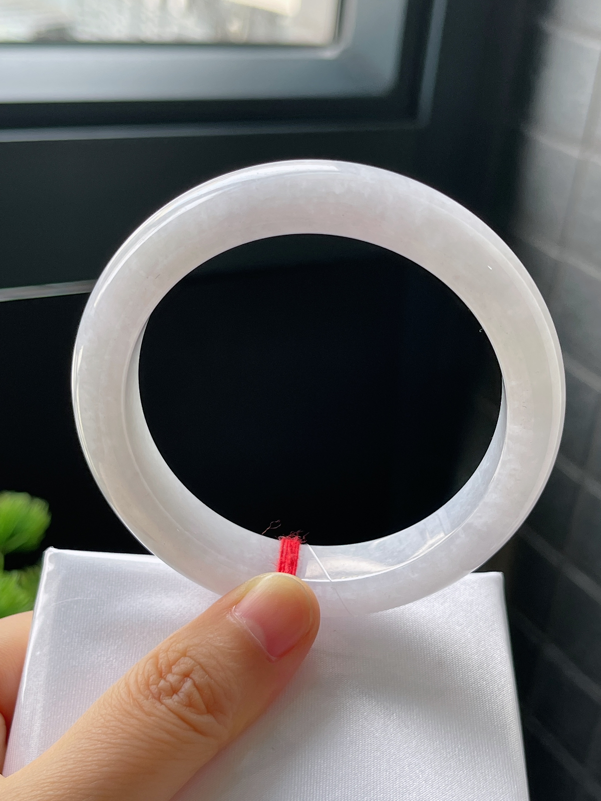 正圈59.6圈口，翡翠糯化种白色手镯