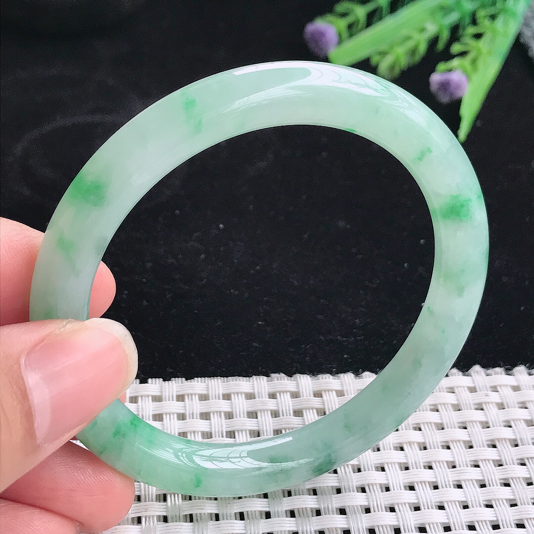 实拍A货翡翠55.5/8.5老坑冰润冰阳绿圆条手镯翡翠玉镯平安镯