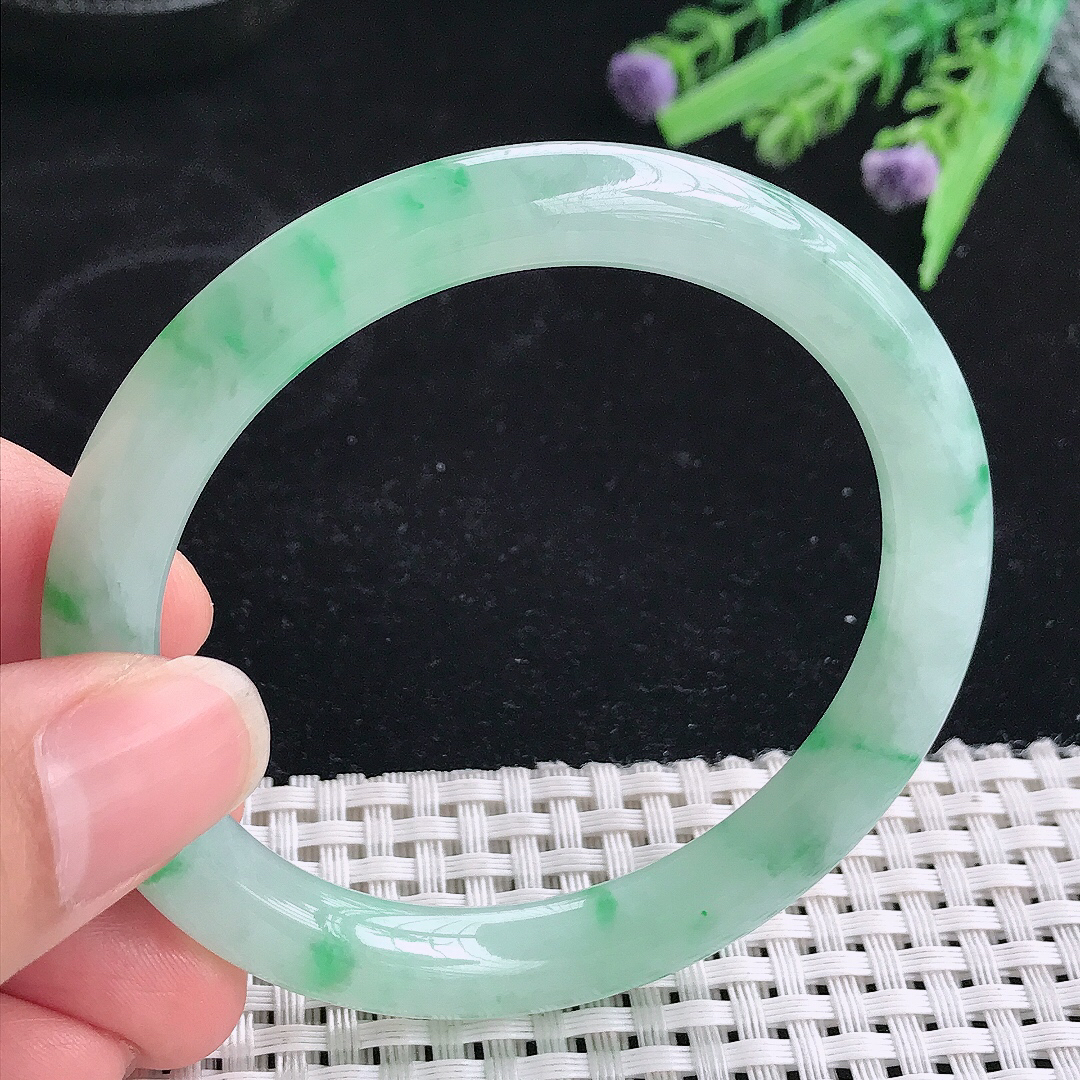 实拍A货翡翠55.5/8.5老坑冰润冰阳绿圆条手镯翡翠玉镯平安镯