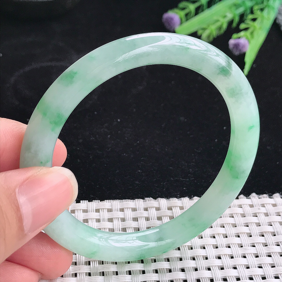 实拍A货翡翠55.5/8.5老坑冰润冰阳绿圆条手镯翡翠玉镯平安镯