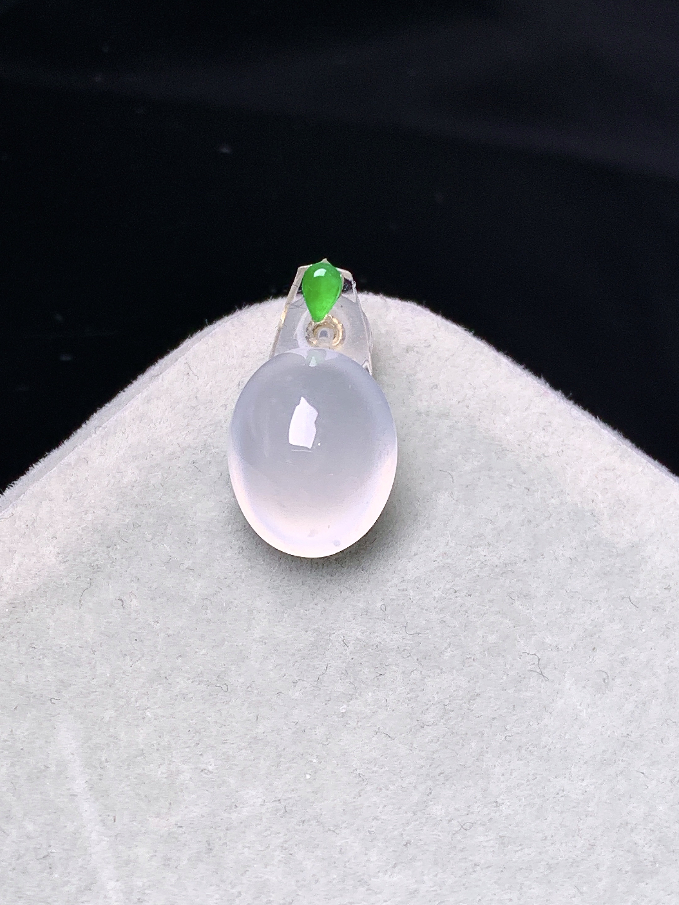 镶嵌款  冰种蛋面吊坠 玉质细腻 色泽艳丽清新 水润亮眼 整体尺寸11.5*9.2*6.3*2x