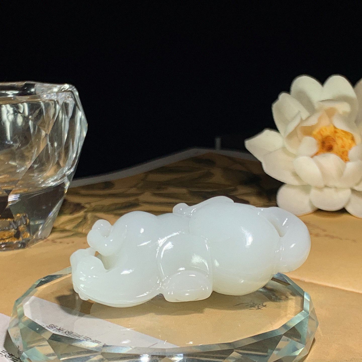 新疆和田玉羊脂白马到成功马挂件。尺寸53/20/21重33.5克 玉质细腻油润。手推出油。佩戴高端典雅。lt260428