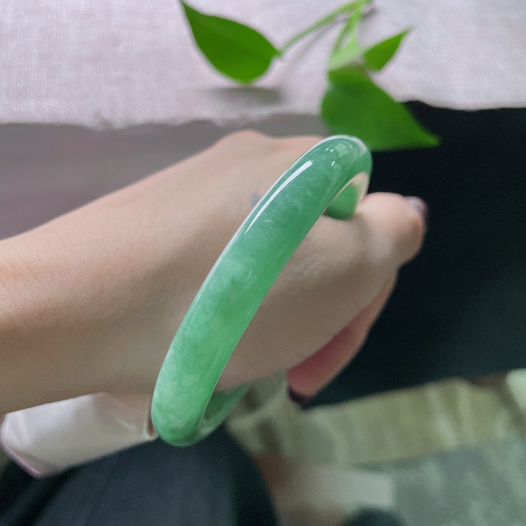 56/9.7绿底圆条，水润，郁郁葱葱，满园春色满园关不住，贵气，无裂，ss50132a