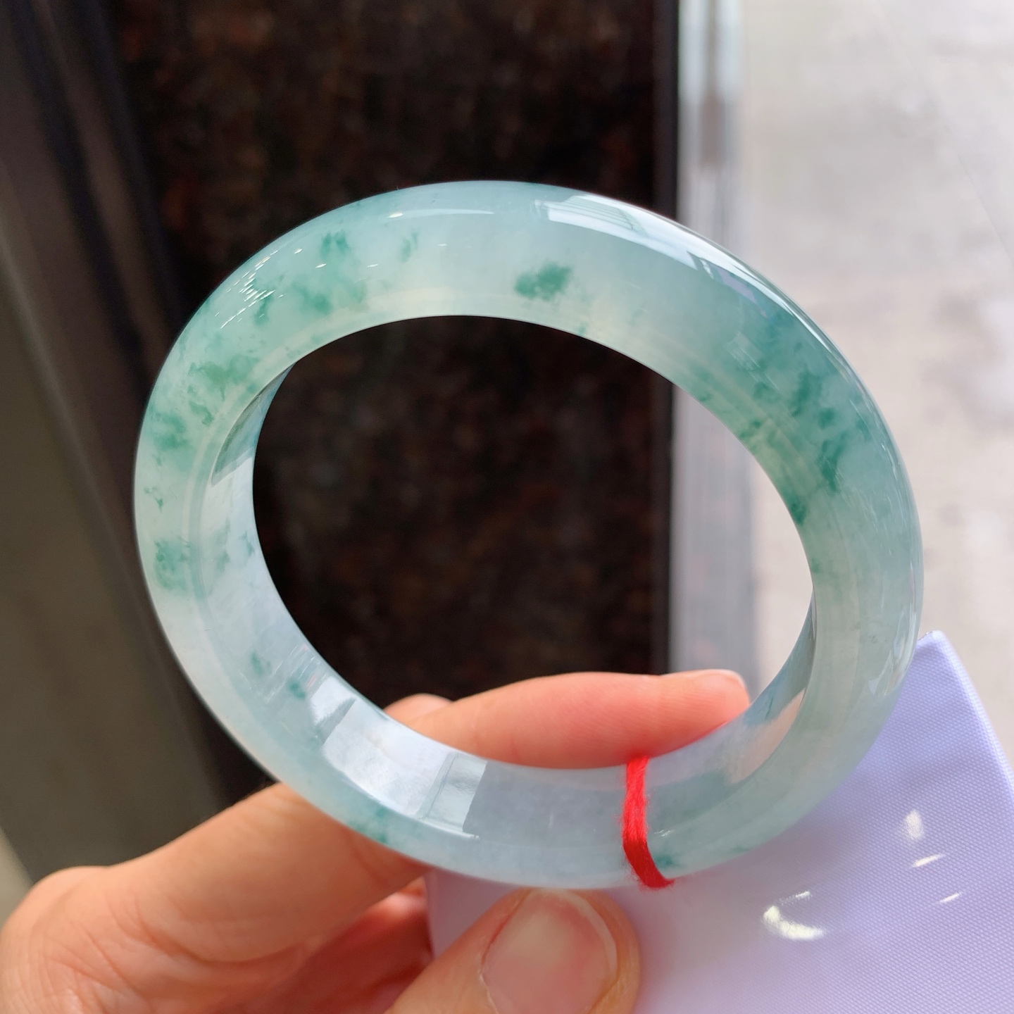 正圈冰种飘花，无裂，尺寸：57.5/12.6/9，版型好