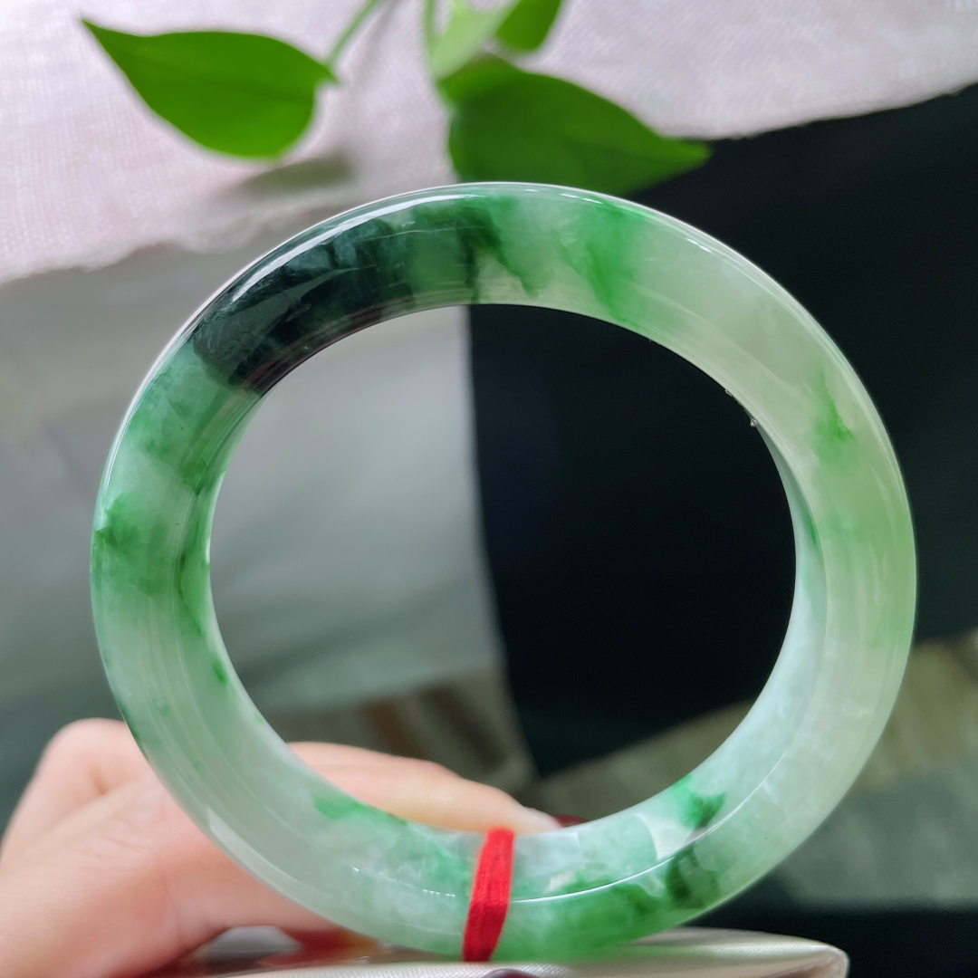 55.8/12.1/8.8，飘花正圈，水润，双色交织，色彩与意境的碰撞。有纹。ss51401a