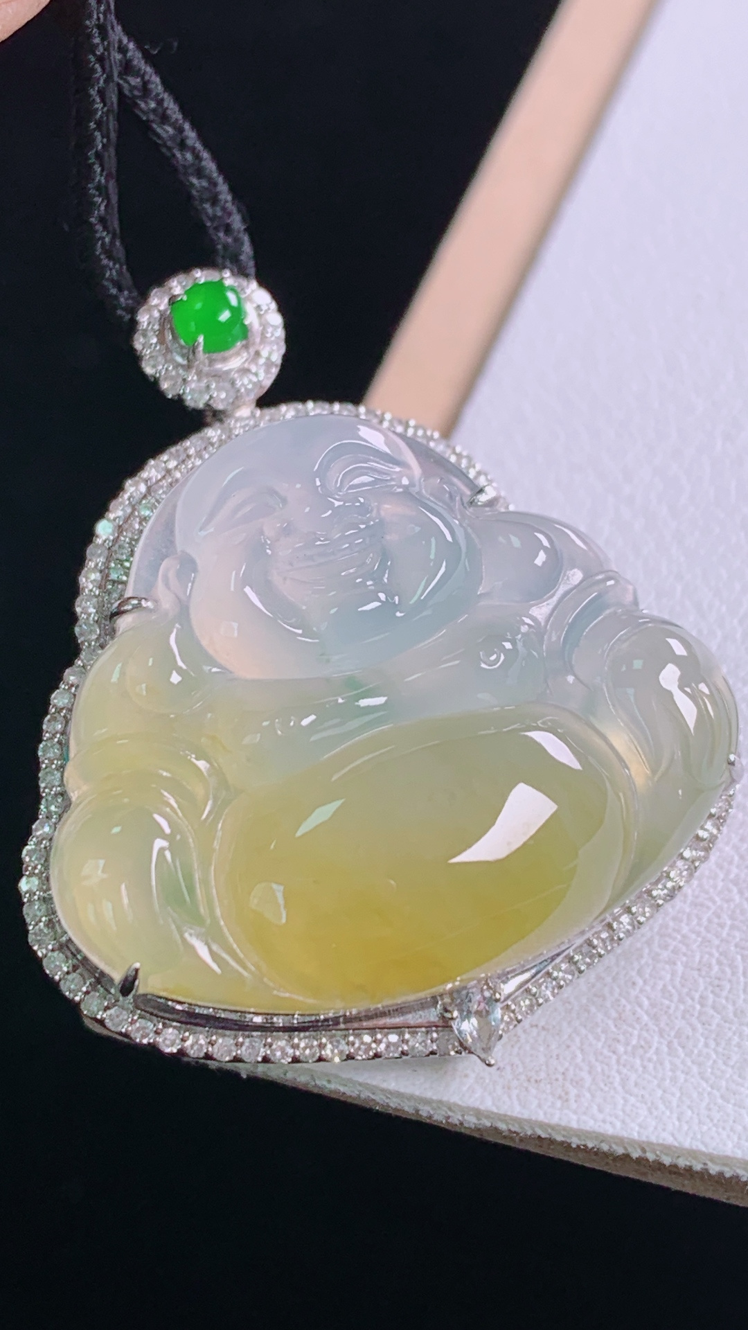 ️冰黄佛公吊坠，18K重金镶嵌，天然黄翡，色泽鲜亮，无裂，尺寸:36.7/31.6/12.5，裸石