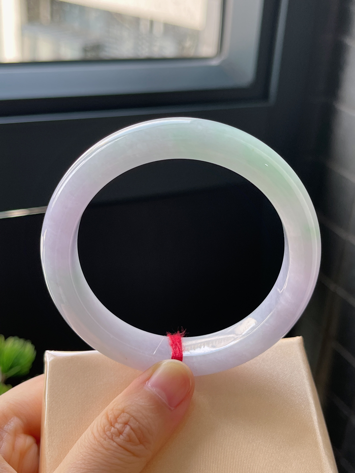 正圈57.6圈口，翡翠糯化种浅紫色春带彩手镯