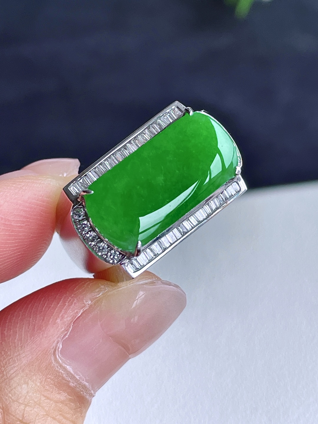 冰阳绿马鞍戒指，18k金镶嵌，无裂，性比高，18-9.1-3.5，22号，10克