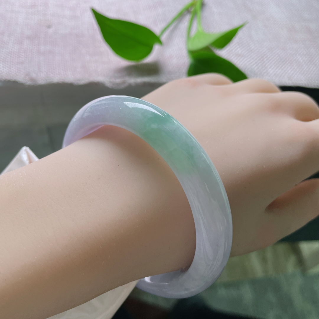 60.9/12.1/8.7，正圈，一抹飘绿，大圈口，紫气东来，绿意新生。皮纹，ss51377a