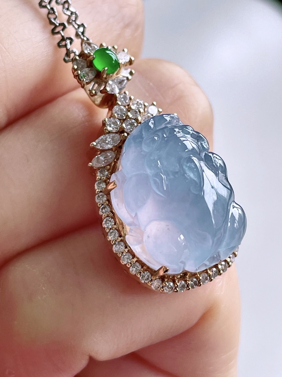 【镶嵌】高冰貔貅吊坠，【说明】缅甸 18k金镶嵌 无裂 性比高，【整体】30/15.7/12，【裸石】16.5/12/5.6，【重量】7.2克