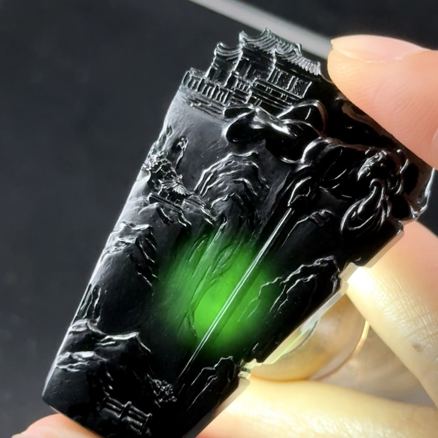 精品墨翠山水牌 种好色正 黑度极好 打灯通透 油性十足  尺寸54.7