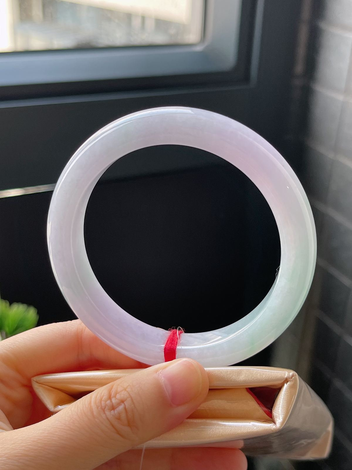 正圈57.6圈口，翡翠糯化种浅紫色春带彩手镯