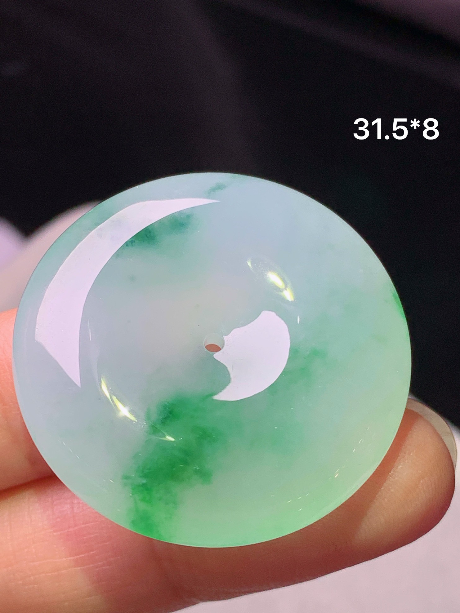 飘绿平安扣吊坠 玉质细腻 色泽艳丽清新 水润亮眼 整体尺寸31.5*8x1