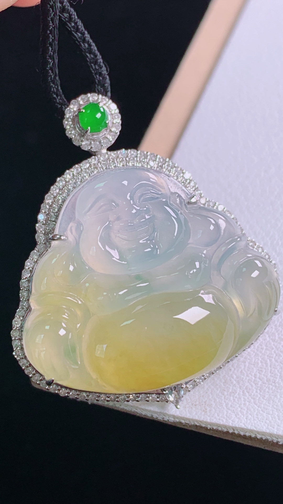 冰黄佛公吊坠，18K重金镶嵌，天然黄翡，色泽鲜亮，无裂，尺寸36.7/31.6/12.5，裸石24.6/29.1/6.3mm，编号23