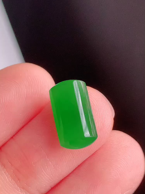 ️天然翡翠 冰阳绿马鞍，无裂，13/7/2.8