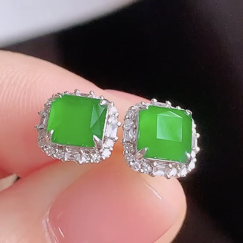 ️天然翡翠 冰阳绿耳钉，无裂，18k金镶嵌，重金，5.6/3.8/5.1