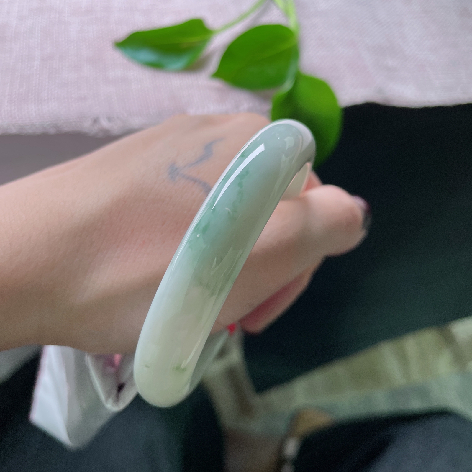 56.6/11.7/7.7飘花正圈，水润细腻，优雅大方，一抹飘花，清心，皮纹。ss51765a..