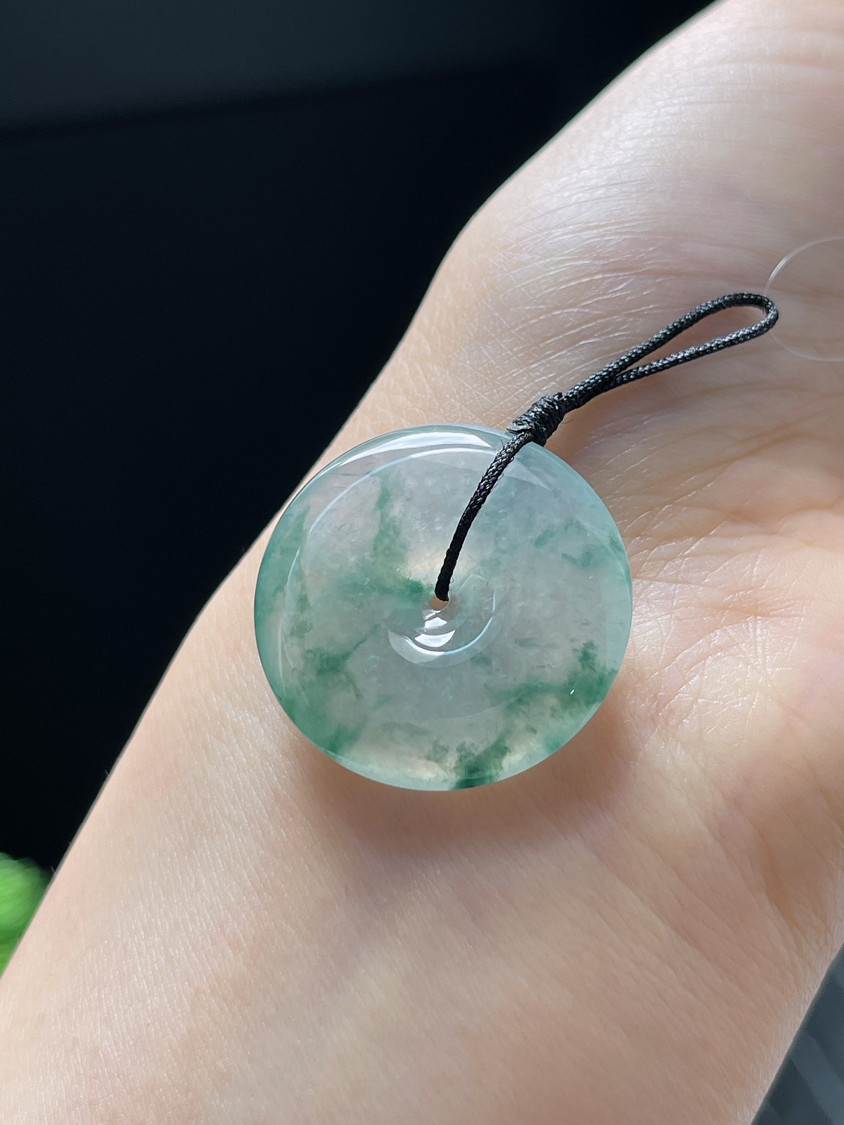 翡翠冰糯种飘绿平安扣