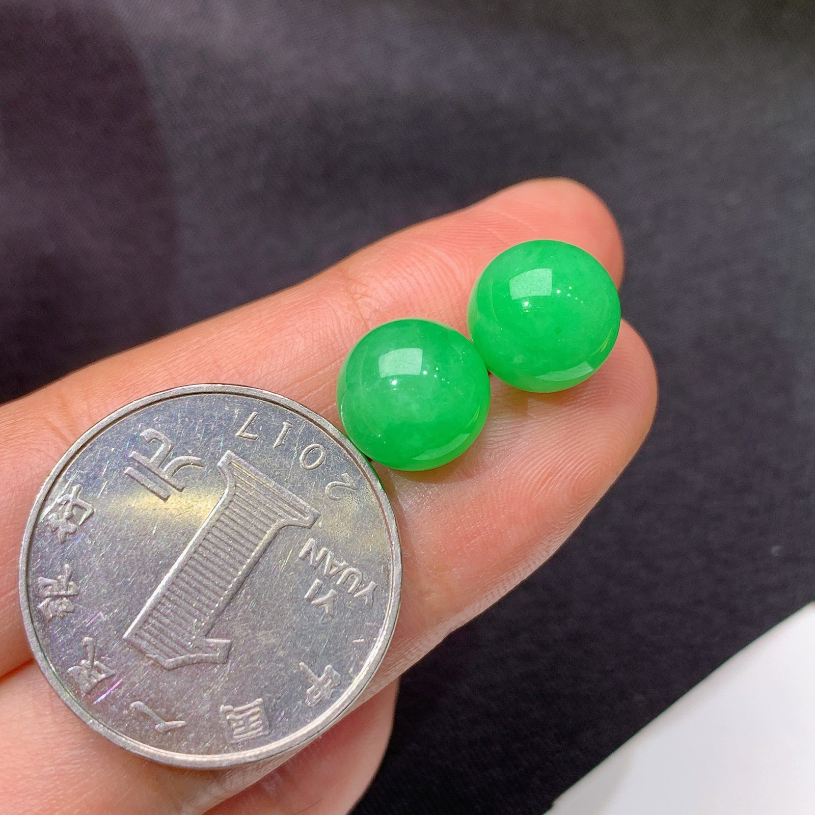 翠绿圆珠一对，镶嵌佳品，冰润色阳，种水足，Styh  直径10.2