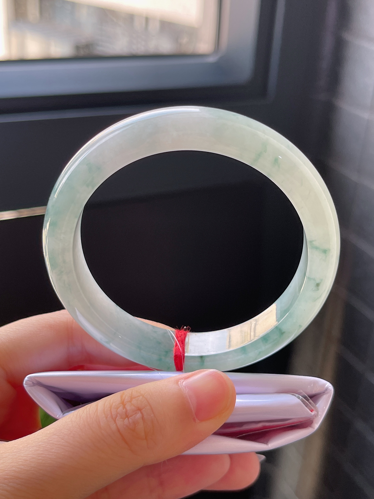 正圈55.8圈口，翡翠冰糯种飘绿手镯