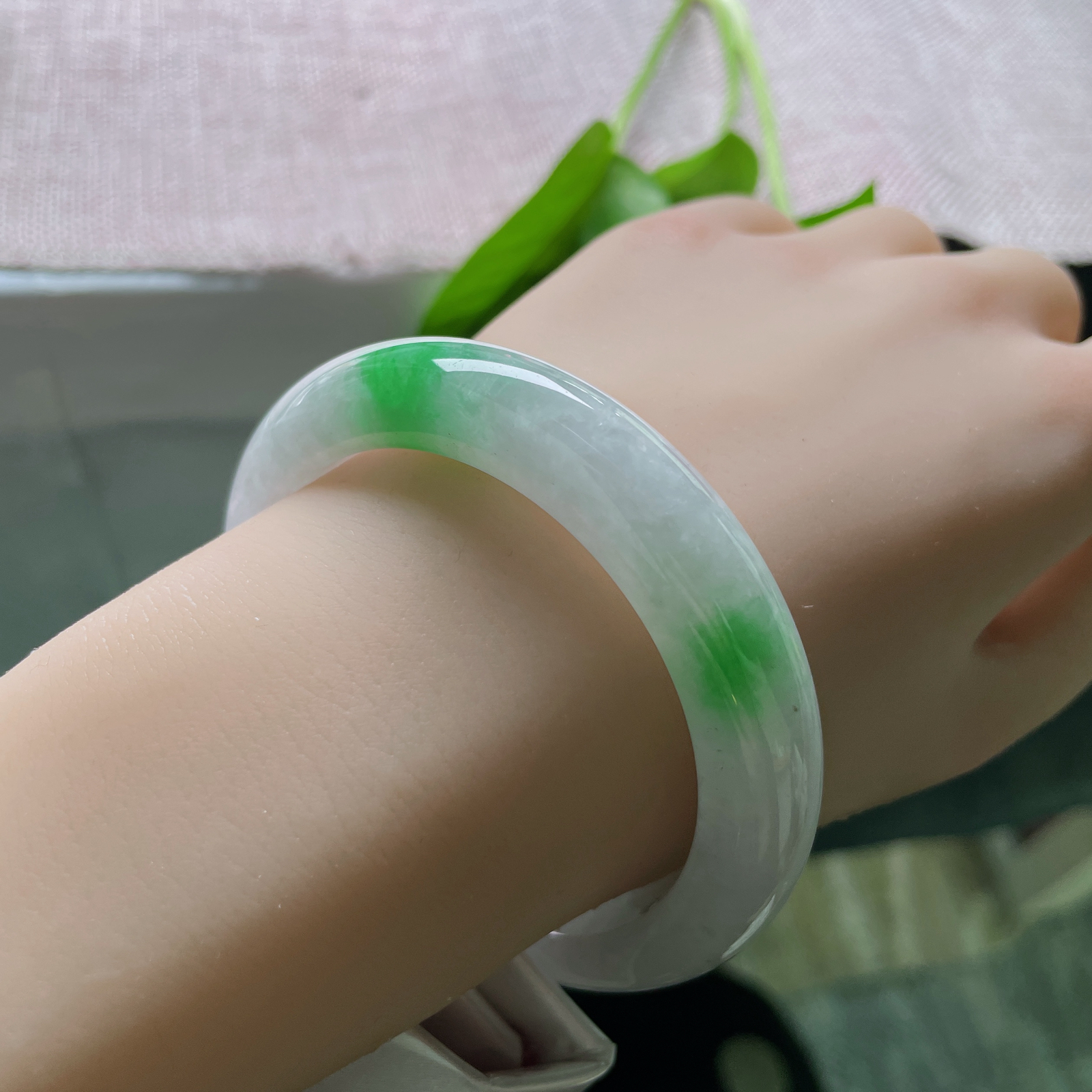 56/11.9/9.2，白底青正圈，青翠欲滴，版型厚装，佩戴端庄大气，经典，晶体纹，ss48845a..