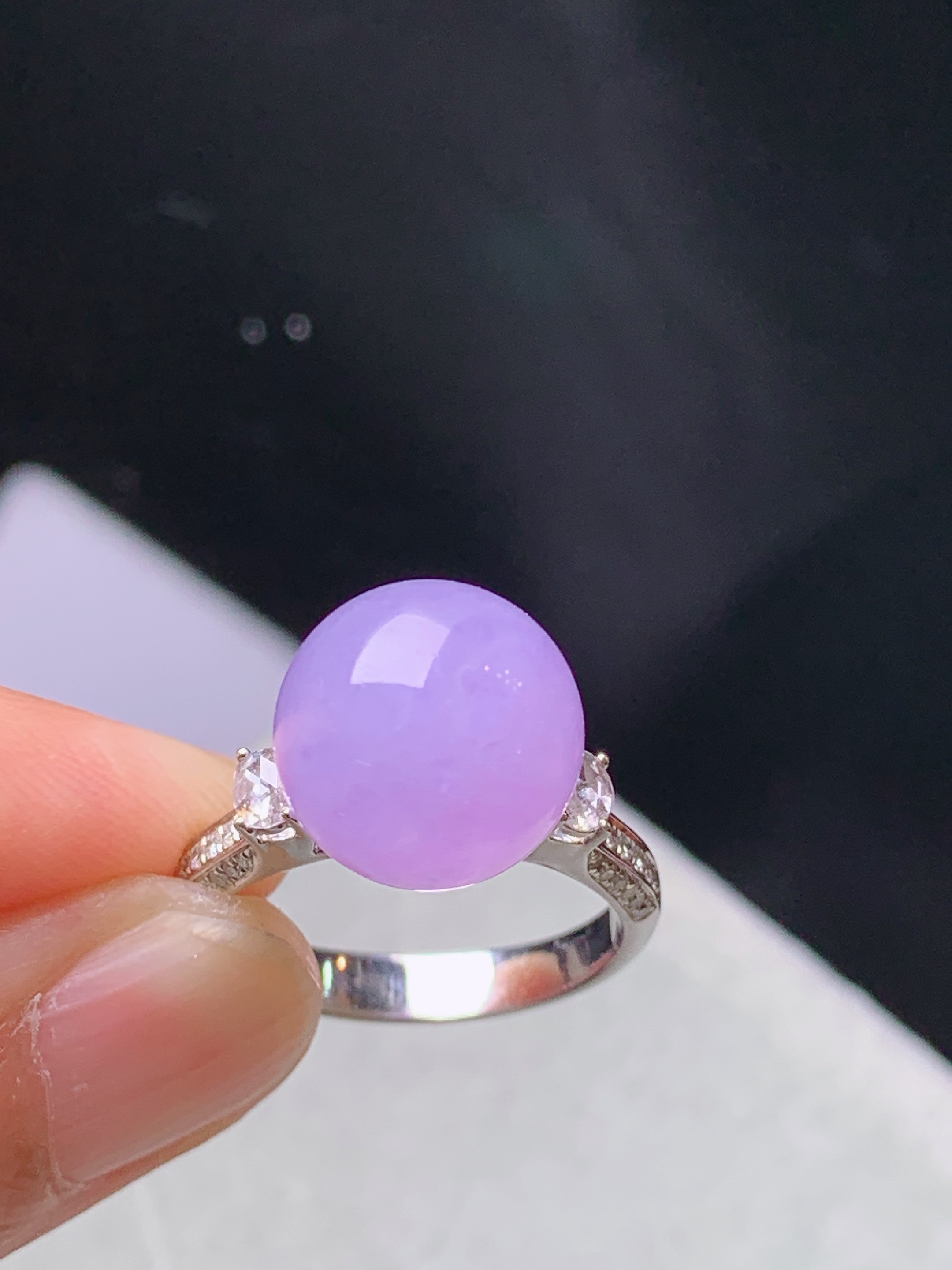 18k金钻镶嵌紫罗兰圆珠戒指 玉质细腻 色泽艳丽清新 水润亮眼 圈口14 整体尺寸11.5c4