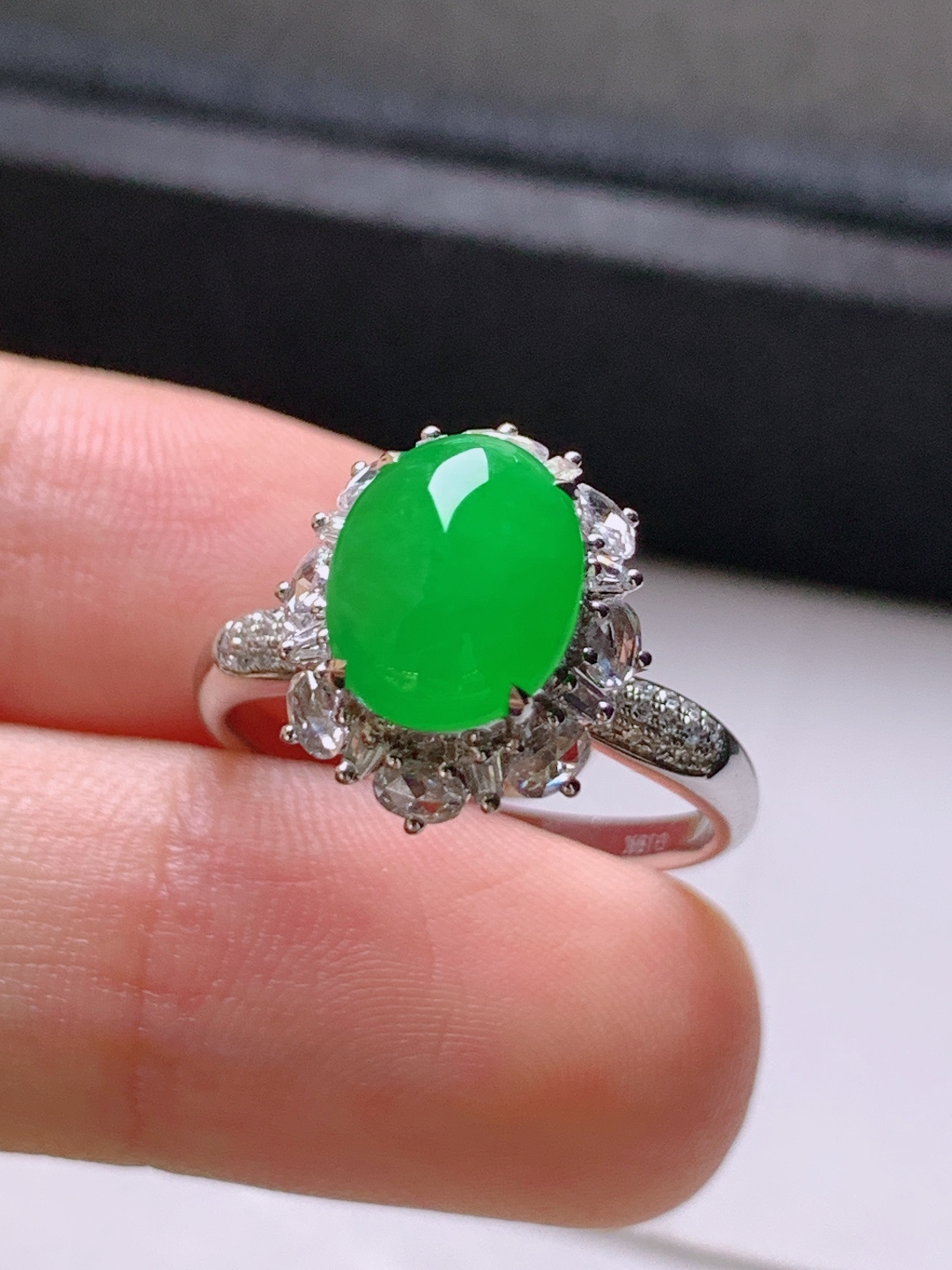 ️ 冰阳绿旦面戒指，无裂色阳，裸石9.4/7.7/4.4，圈口15