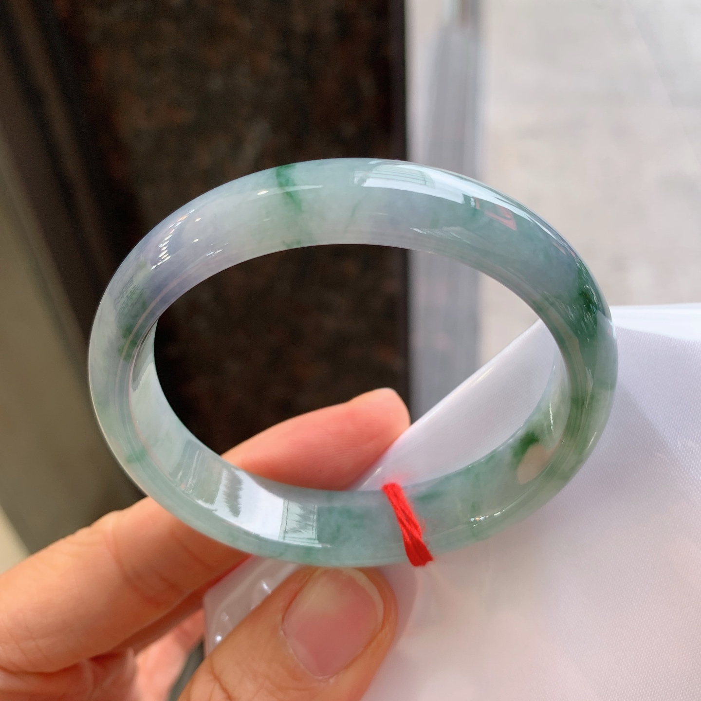 贵妃飘花，有纹，尺寸：53.3/46/12.4/6.8，细腻