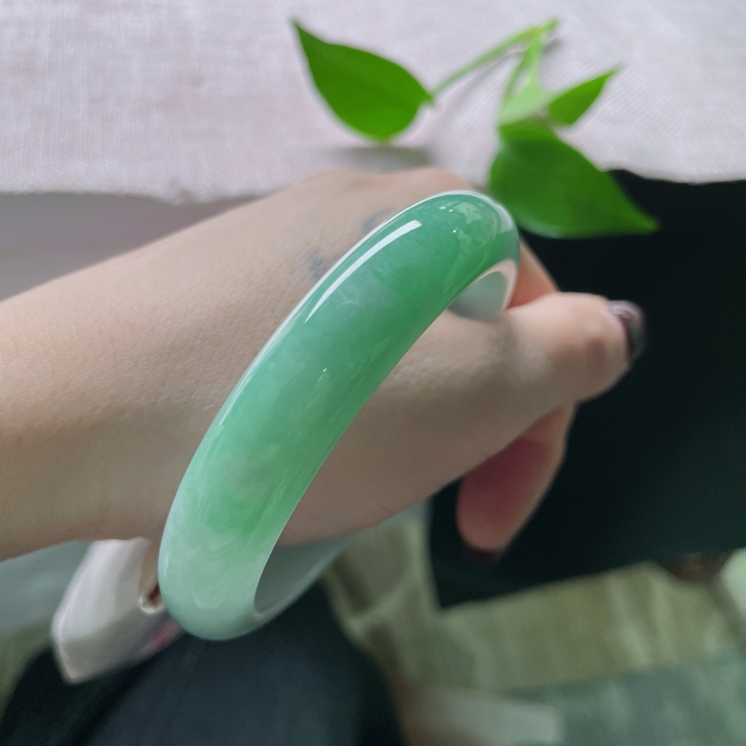 57.8/12.8/8.2绿底正圈，青山绿水，水润，意境感满满，贵气，无裂，ss52225a