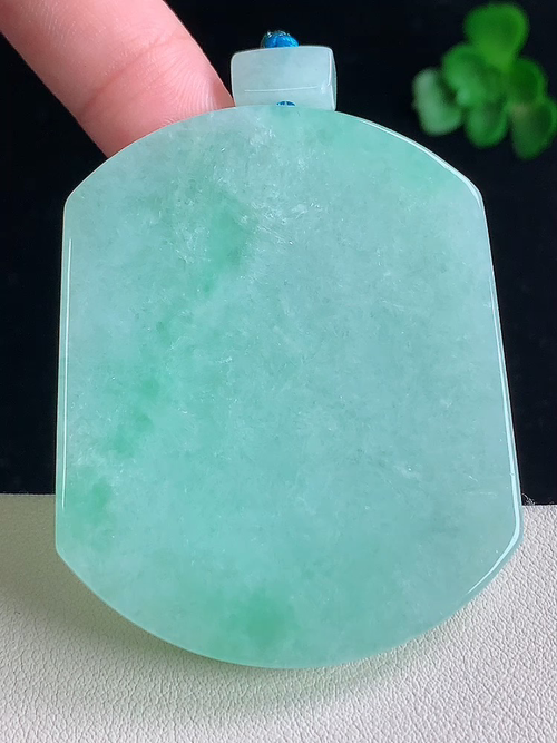  底色飘花无事牌，无裂，尺寸54.4/44.3/5.6，№;y27186 25