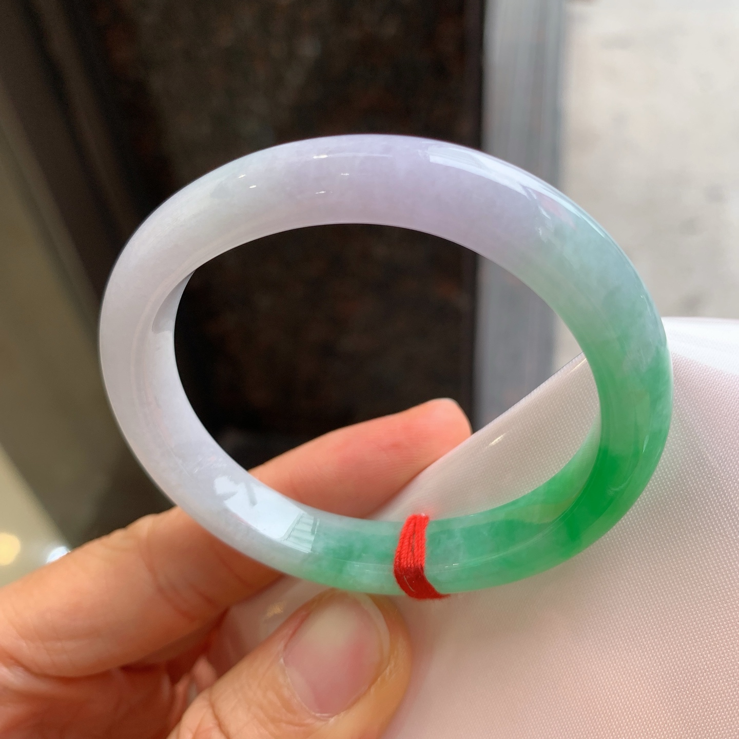 贵妃飘绿，有纹，尺寸52.5/46/9/7.6，色阳绿