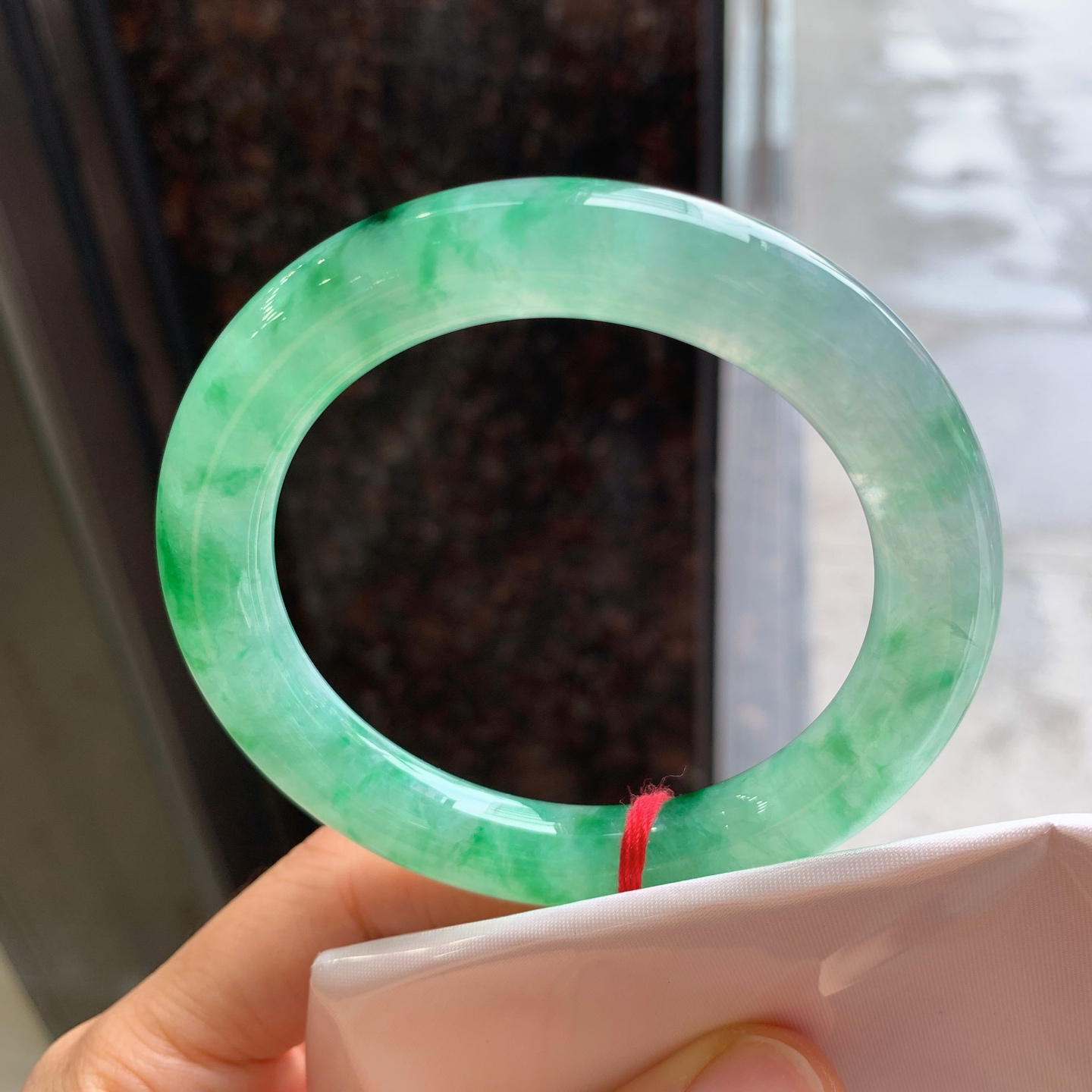 圆条冰飘绿，有纹，尺寸：56.4/10.2/10.4，色好