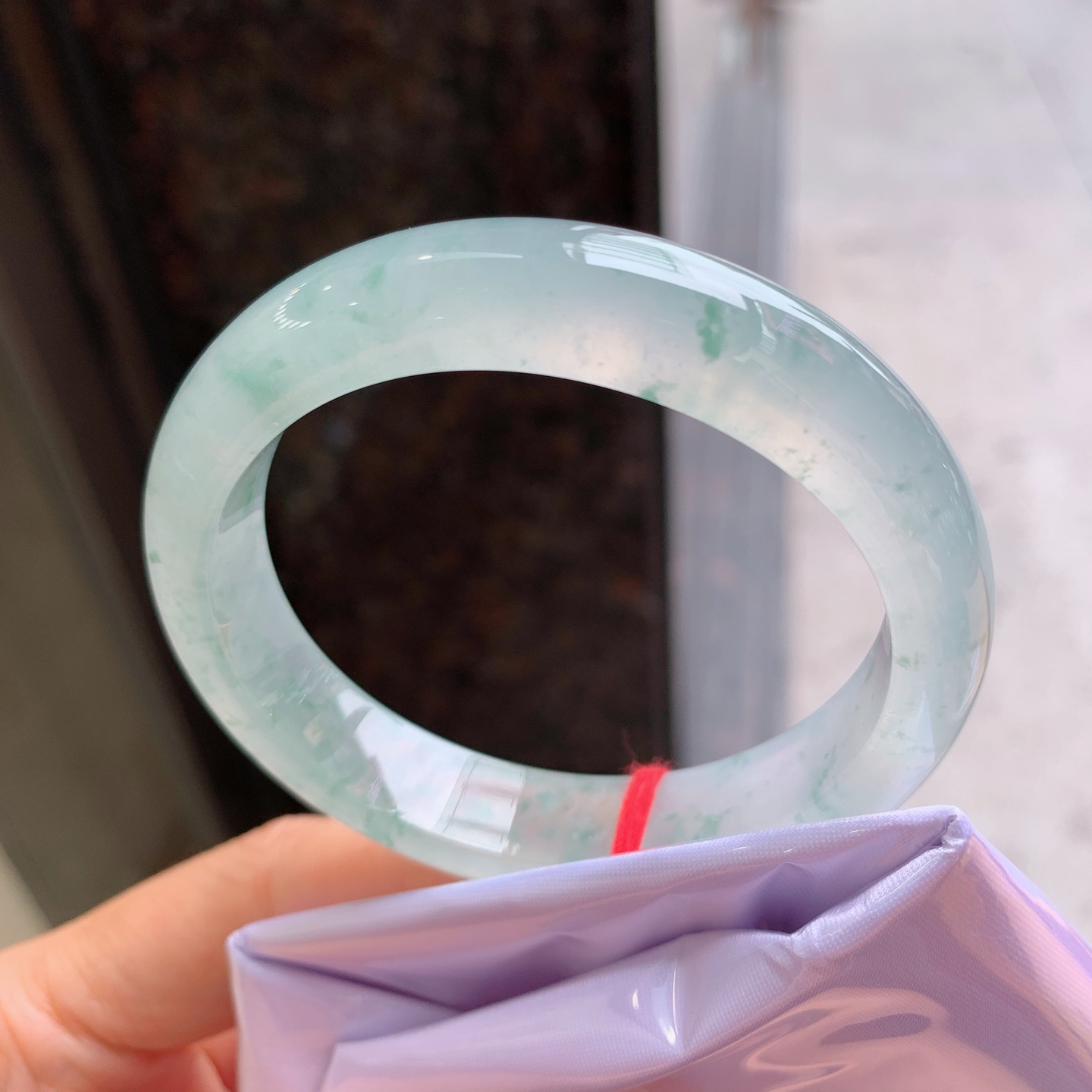 贵妃冰种飘花，有纹，尺寸：54/49/12/8，冰润