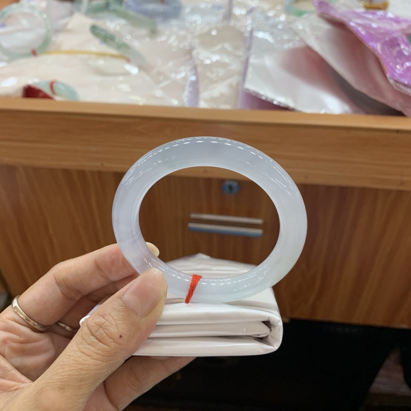 042728JM，冰蓝圆条翡翠手镯，51.3-9.7