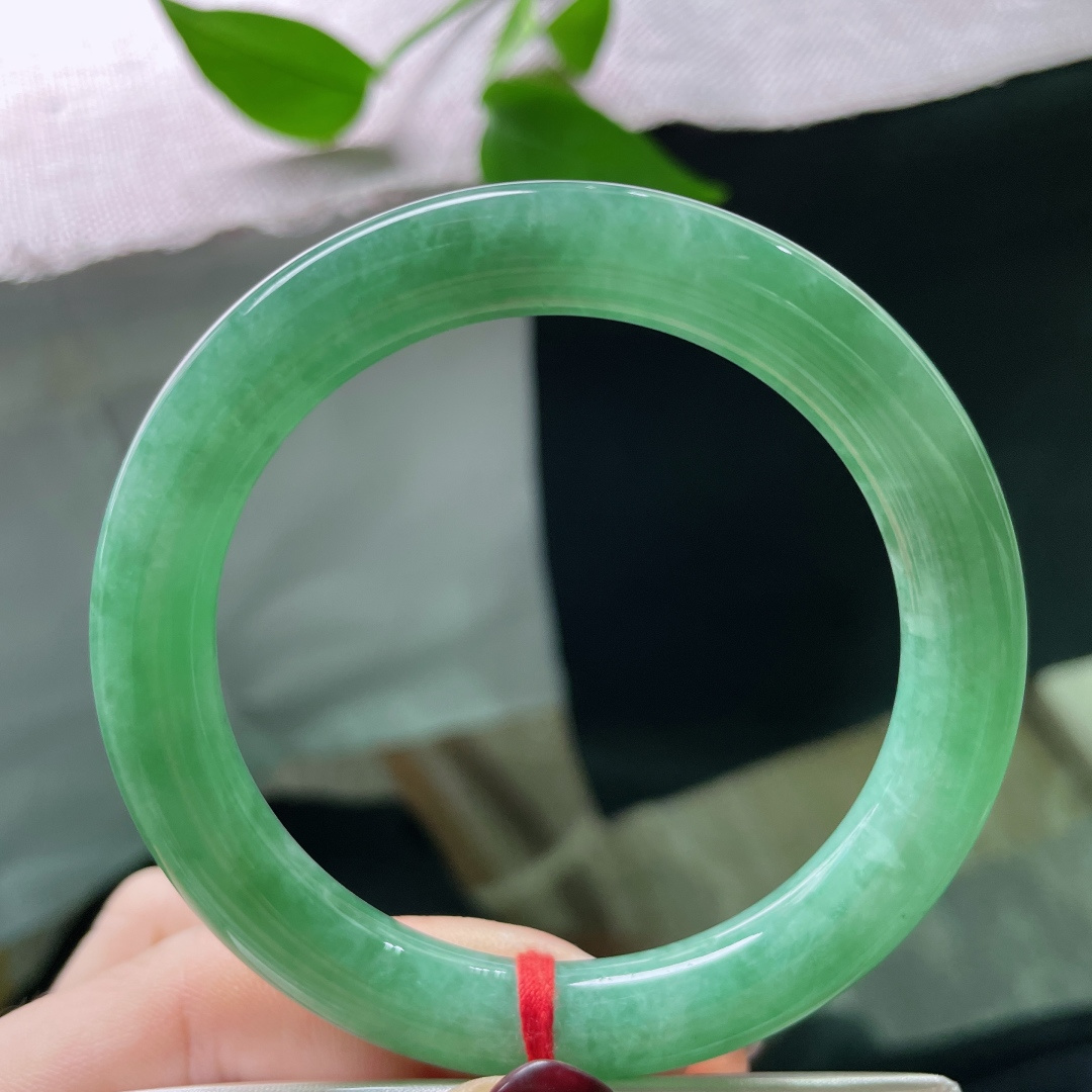 56/9.7绿底圆条，水润，郁郁葱葱，满园春色满园关不住，贵气，无裂，ss50132a