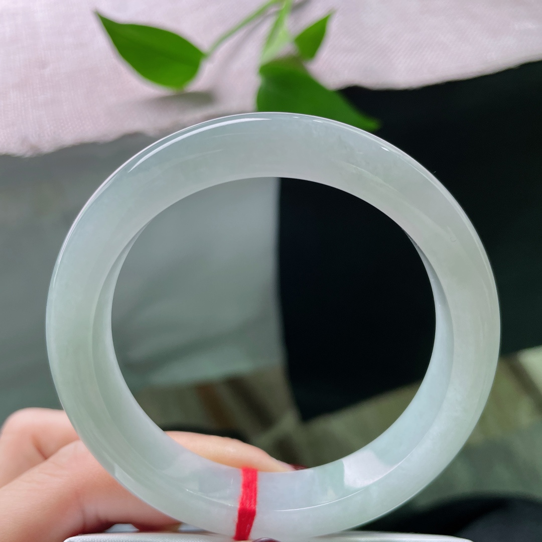 56.8/11.1/8.7绿底正圈，水润，细腻，清雅大方，简约大方，有棉线，ss50873a