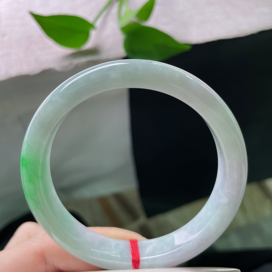 56.9/11.6/7.9飘绿正圈，水润细腻，清新简约大方，甜美，有棉线，ss51288a