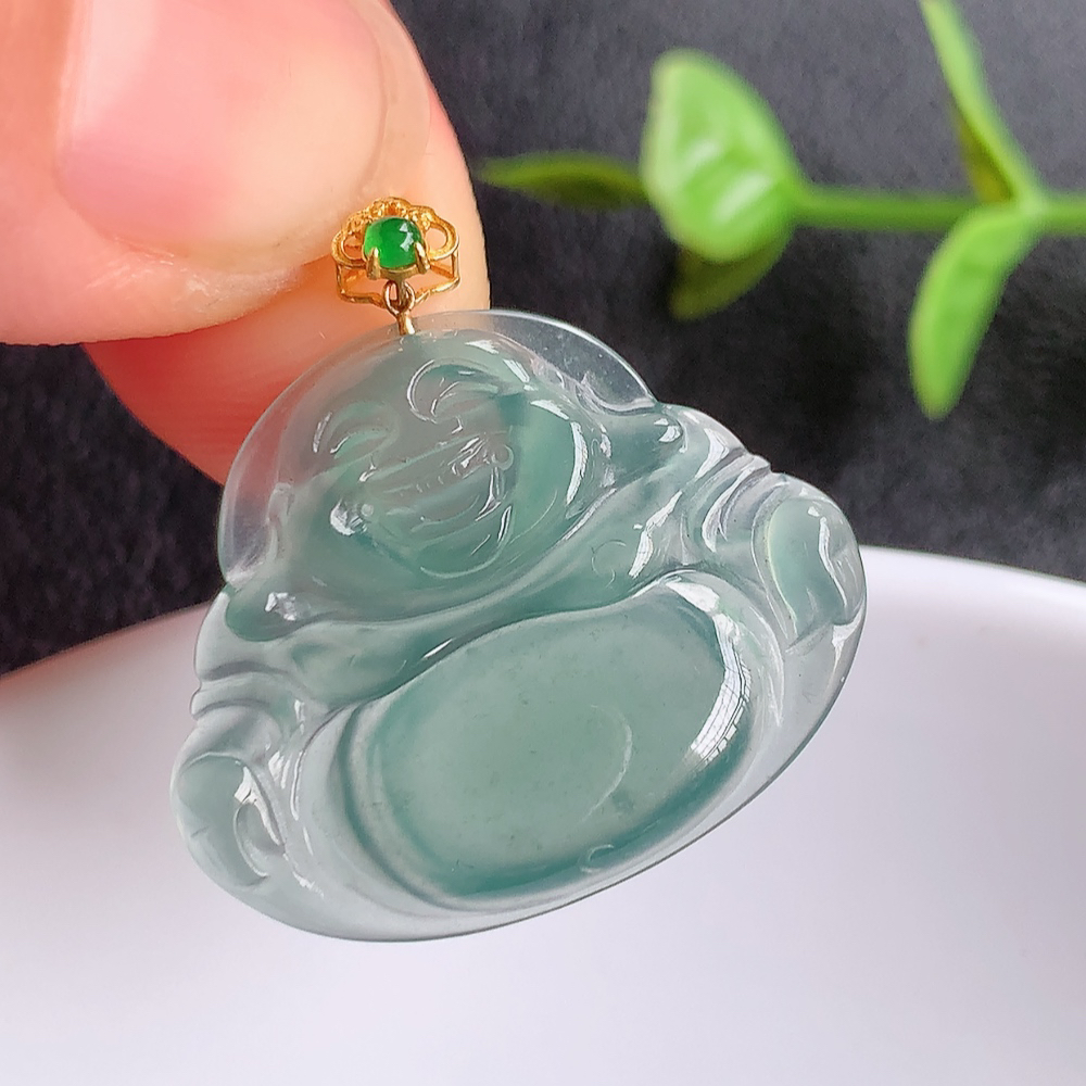 18k金扣蓝冰佛公挂件 玉质细腻  精雕弥勒佛，笑佛福耳垂肩，面相喜庆，开怀大笑，憨态可掬。惟妙惟肖，寓意福禄双全，吉祥美满，笑口常开 W03.27  尺寸：21-25.5-3.3mm